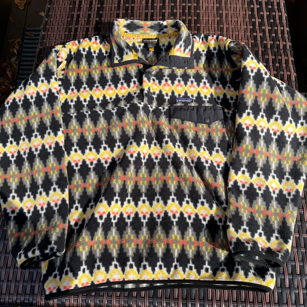 Patagonia Synchilla Size M Black Yellow Orange White